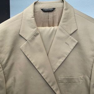 Men’s Tan Summer Suit by Harold Powell 46L